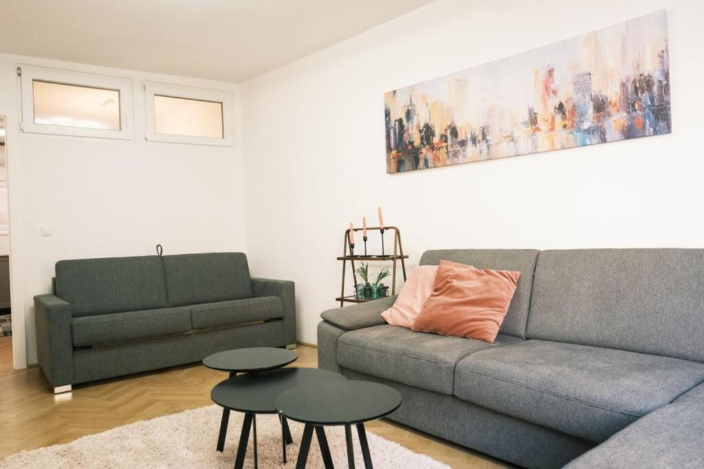 Pink Prater Appartement Wenen Buitenkant foto